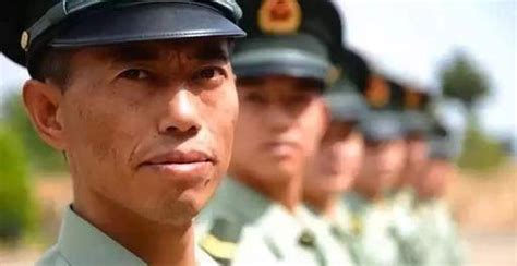 10多位一级军士长唱起《少年》，来看青春之“兵王” - 军事 - 新湖南