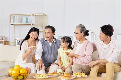 中秋节家庭幸福聚会高清图片下载-正版图片501666633-摄图网