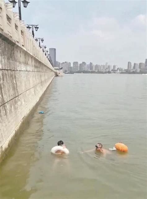 「温暖湖北」武汉：大学生江中溺水 热心人接力救起