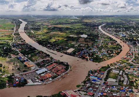 中老铁路琅勃拉邦湄公河大桥顺利合龙|资讯频道_51网