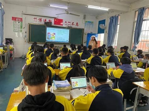 带着“平板”进教室：互联网为南京中小学生减负_荔枝网新闻