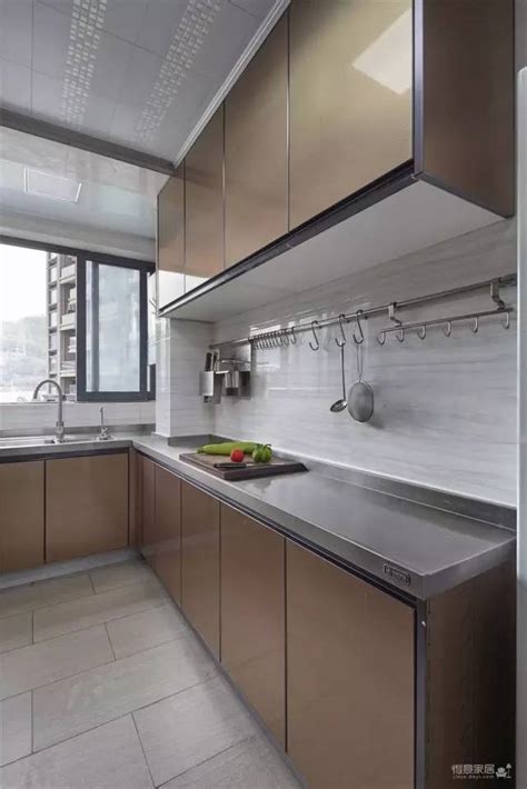 时尚现代的金属厨柜：厨房的不锈钢橱柜 - 设计在线