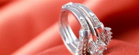 男朋友送的戒指我应该戴在哪个手上 - 中国婚博会官网