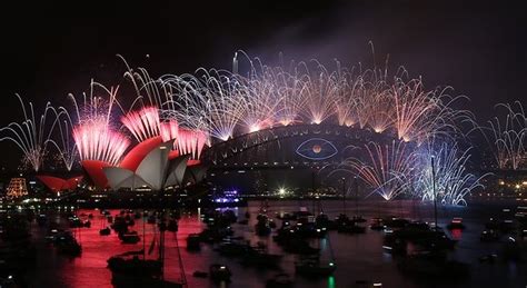 sydney-harbour-new-years-eve-fireworks-2013 - 7842 - The Wondrous Pics