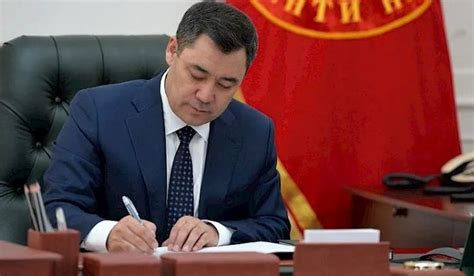 扎帕罗夫签了：改！|吉尔吉斯斯坦总统|吉尔吉斯斯坦|通讯社_新浪新闻