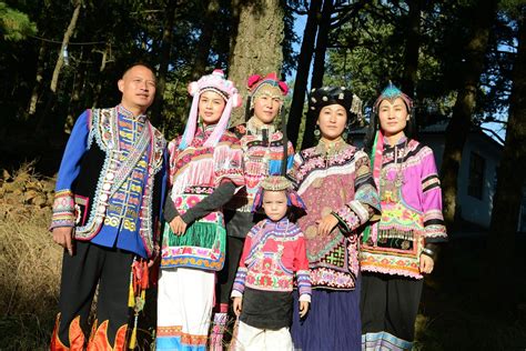 楚雄州彝族服饰的传承与创新——楚雄州图书馆