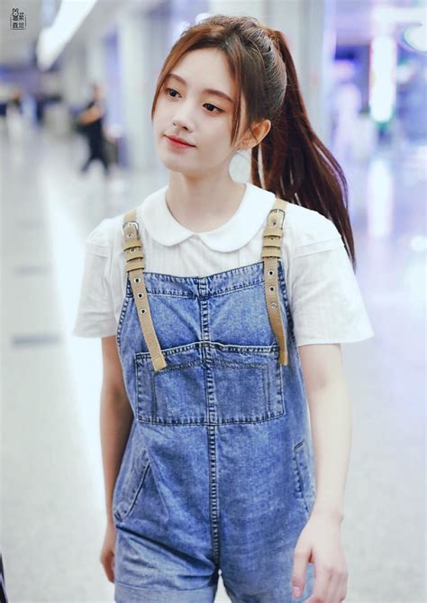 高马尾穿搭甜美女生头像