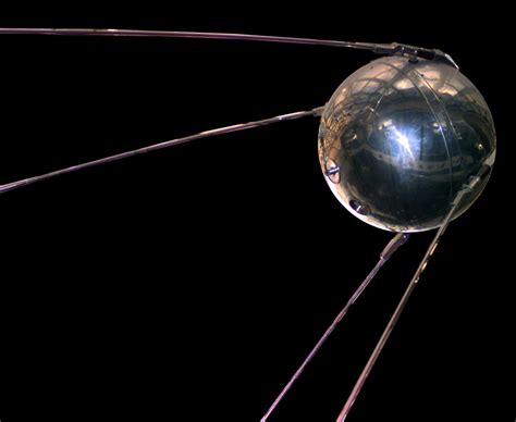Sputnik 1 (1957) - escena en 3D - Educación digital y aprendizaje Mozaik