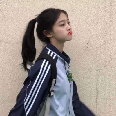 清纯校服女生头像温柔