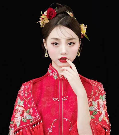 新中式发型甜美女生头像