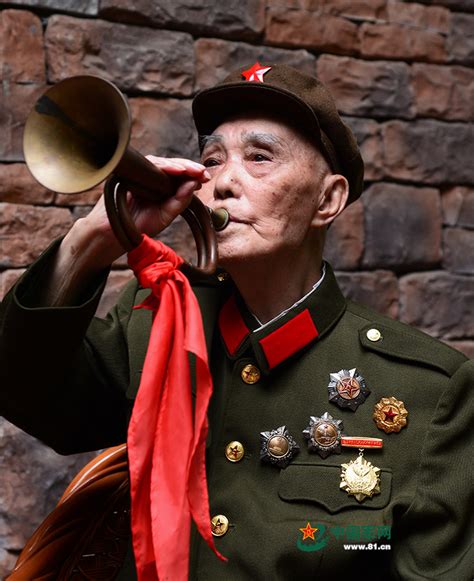 97岁老红军寄语新一代军人：永远吹响冲锋号 - 中国军网