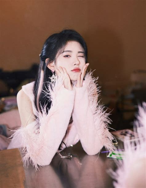 鞠静祎头像可爱甜美女生
