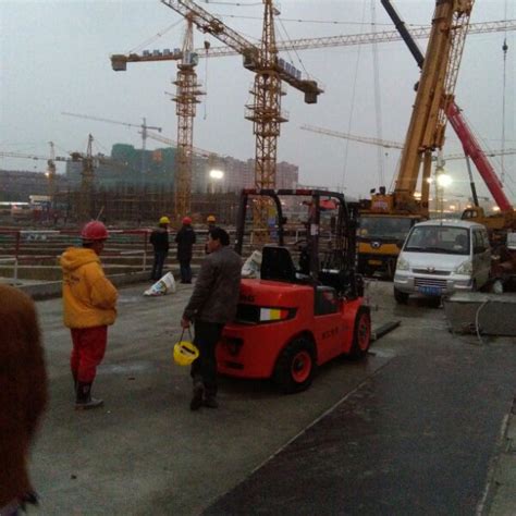 1.5吨锂电叉车_3吨电动叉车 - 郑州莱恩仓储设备