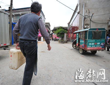 福州南通镇部分村庄缺水 村民靠买纯净水度日-搜狐新闻