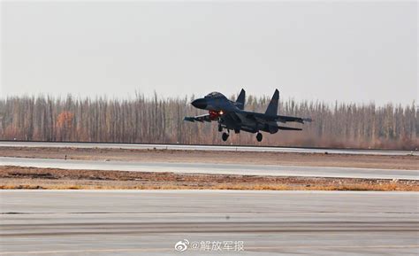 西部战区空军航空兵某旅开展对抗空战等课目训练 - 中华人民共和国国防部