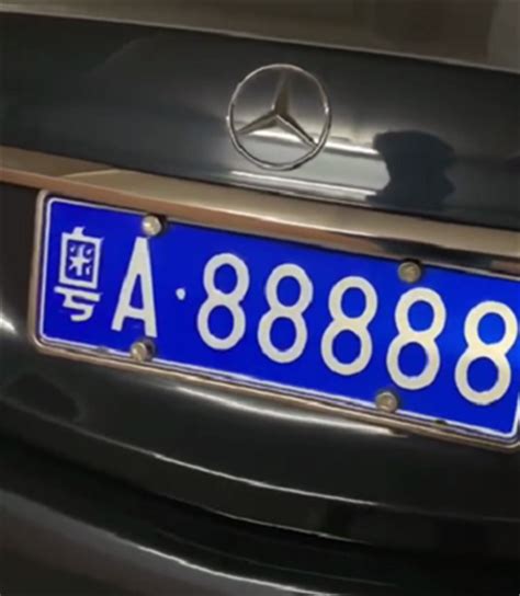 深圳不少富豪钟意的车牌，车牌88888，粤A开头，挂迈巴赫S级上-新浪汽车