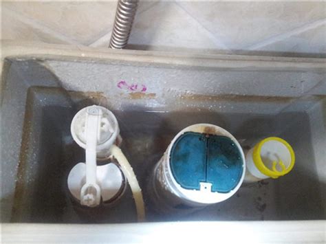 蹲便器水箱漏水怎么办_蹲便器水箱漏水怎么修 - 装修保障网