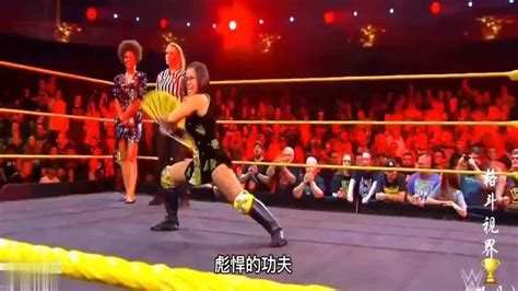 女子WWE摔跤格斗擂台赛 中国女将李霞一脚旋风直接KO对手