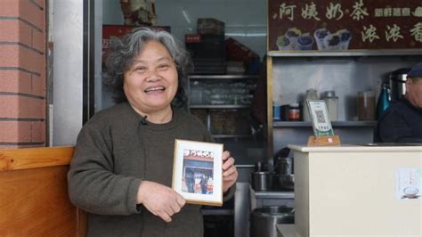 小时候的味道！上海网红阿姨奶茶店将动迁，阿姨乐观面对_凤凰网视频_凤凰网