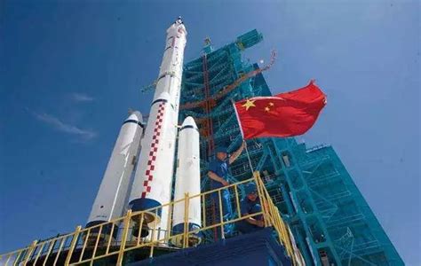 中国航天发展史PPT模板_卡卡办公