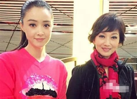 赵雅芝和熊黛林合影图片