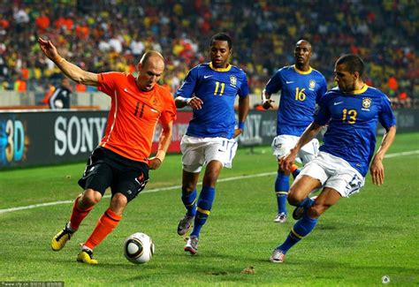 荷兰2-1逆转淘汰十人巴西 率先晋级半决赛 - 幻灯图片 - 东南网