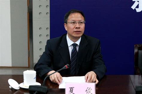 国土资源部办公厅副主任夏俊主持新闻发布会_中国地质调查局