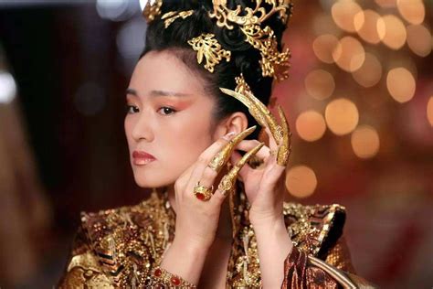 中国古代的妃子为什么喜欢留长指甲？_凤凰网视频_凤凰网