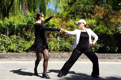 交谊舞《慢四步》十种舞步教学视频