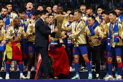 戴伟浚社媒晒球队庆祝夺冠的照片：申花是冠军_东方体育
