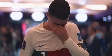心疼！C罗赛后在球员通道痛哭：葡萄牙输球哭得最伤心的1个|克里斯蒂亚诺·罗纳尔多|世界杯|葡萄牙_新浪新闻