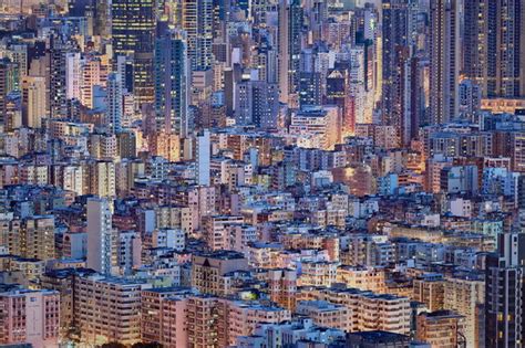 夕暮れ時の一瞬に青く染まった香港の神秘的な街並みを撮影した写真集「The Blue Moment」 - DNA