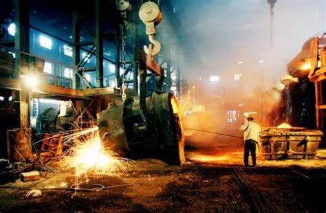 中国A股钢铁上市公司高质量发展排行榜！（2022三季报） 截至2022年10月31日，钢铁行业共有上市公司45家，我们梳理了他们的2022三 ...