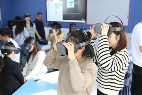 将万物“装进”教室 百度VR一体机落地福州小学为智慧教育添新力-爱云资讯