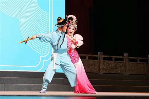 汇演 _ 几代上海京剧院人携手，以音乐剧场记录海派京剧走过的40年
