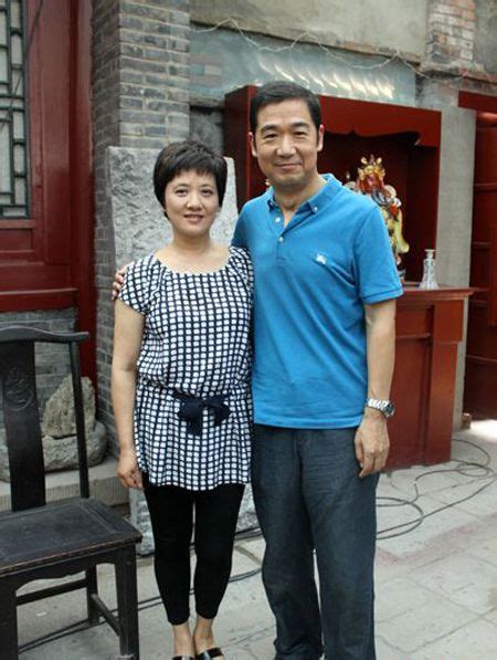 一路走好！TVB创始人之一夫人突传离世，多年台庆穿旗袍切蛋糕成经典|TVB_新浪新闻