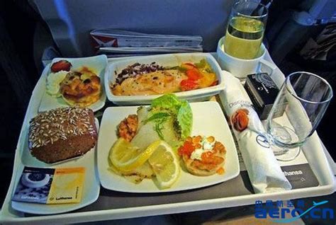 飞机上免费给乘客提供飞机餐，为什么没人要第二份？空姐说出实情