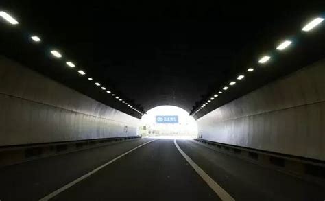 新疆哈密--动态3D隧道亮化投影 - 文旅景观亮化投影 光影艺术投影 - 成功案例 - 深圳市洁能辉照明有限公司