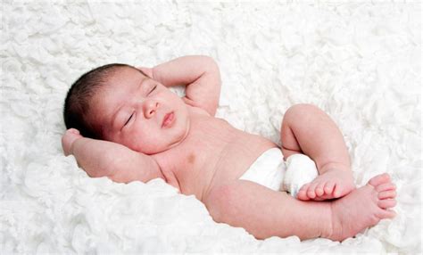 刚出生的婴儿能用尿不湿吗（宝宝生后第1年）-幼儿百科-魔术铺