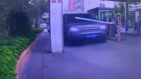 揭阳通报越野车冲撞行人致2死3伤：司机已被警方控制_凤凰网视频_凤凰网