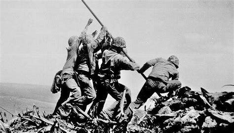 美军在硫磺岛上插旗的照片，背后故事更精彩-搜狐大视野-搜狐新闻