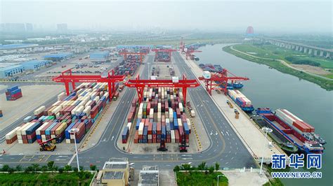 航拍：合肥港国际集装箱码头_安徽频道_凤凰网