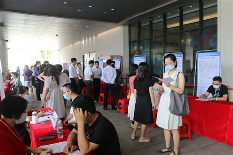 海南2020年首批面向全球招聘三万岗位金秋人才对接会广州站吸引近2000名求职者-新闻中心-南海网