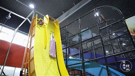摇滚巨轮是长隆水上乐园的网红项目，站在26米高的摇滚巨轮下面|滑道|巨轮|摇滚_新浪新闻