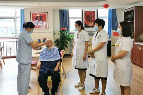 泰安市泰山医养中心护理办主任卢爱霞：把老人当成自己的父母去爱|养老|护理|老人_新浪新闻