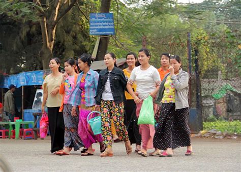 缅甸北部战事不断,大量女性难民被卖到邻国做人妻!