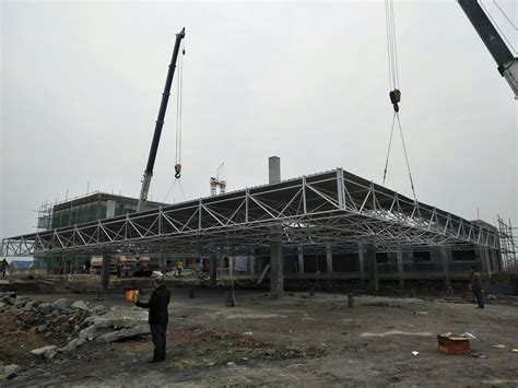 网架整体吊装法 -江苏沪华钢结构工程有限公司