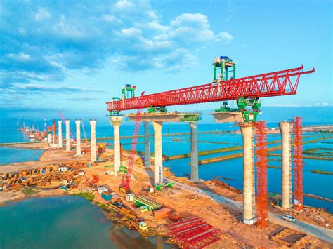 超级工程黄茅海跨海通道新进展，标志东引桥首跨节段梁成功合龙-矿材网