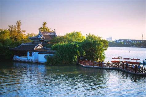 武汉东湖：国内第二大城中湖，历史悠久，风景辽阔