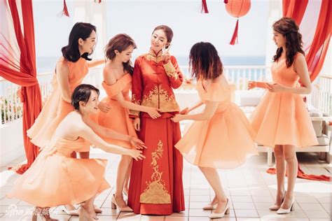 23个新郎齐抱新娘结同心 海洋节集体婚礼昨举行(图)_新闻中心_新浪网